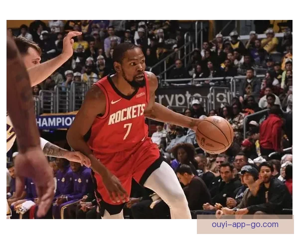 湖人豪取7连胜詹姆斯高效轰30分 多次炸扣激情庆祝完胜杜兰特