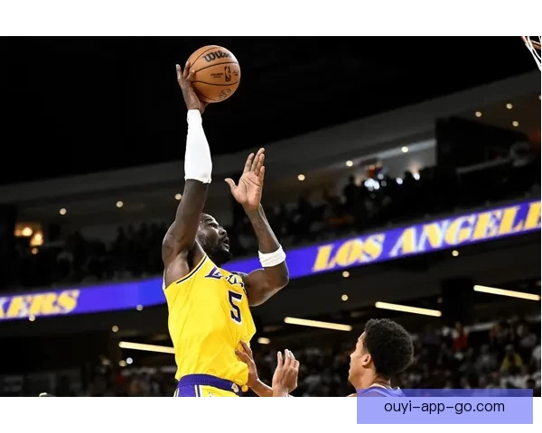 湖人力求复仇雷霆 詹姆斯与戴维斯联手抗衡亚历山大三杀梦想